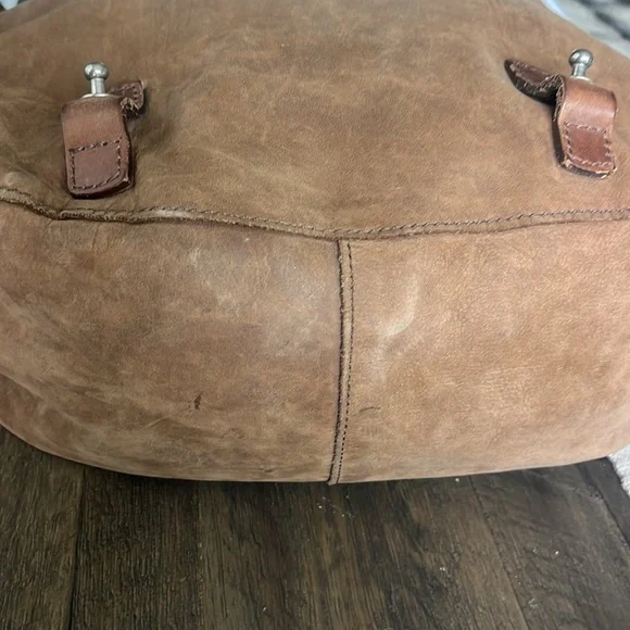 MO851 Leather Messenger Bag-Unisex - Picture 10 of 17